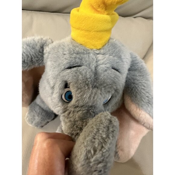 VTG DUMBO PLUSH Stuffed Animal Toy THE DISNEY STORE Big Ears Sewn Eyes Nursery - Picture 15 of 16
